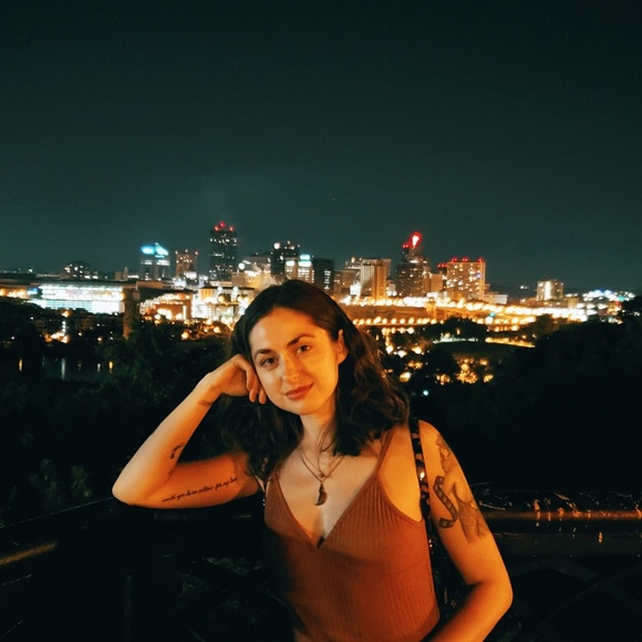 Meet your Posher, Chloe - Picture 1 of 2